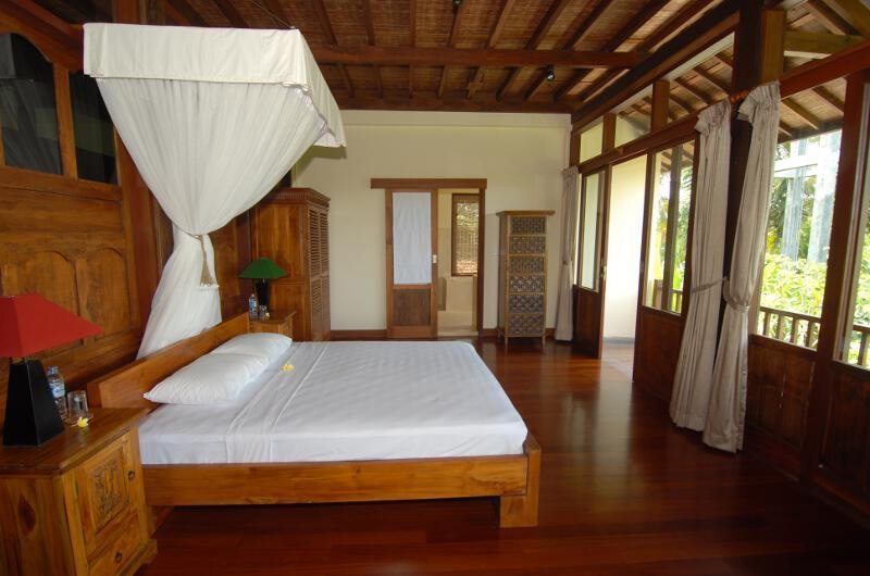 Atas Awan Villa Bedroom with Wooden Floor, Ubud | 7 Bedroom Villas Bali
