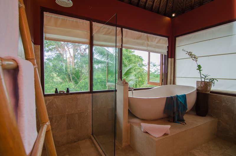 Atas Awan Villa Bathroom with Bathtub, Ubud | 7 Bedroom Villas Bali