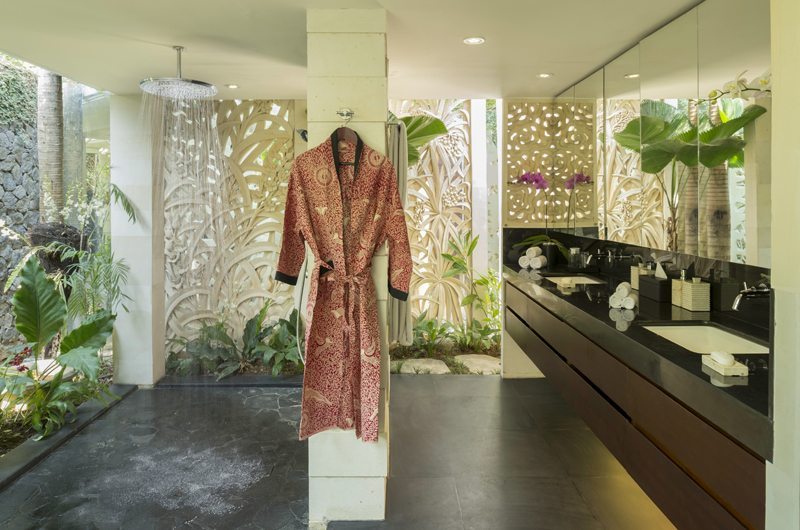 Uma Wana Prasta En-Suite His and Hers Bathroom, Canggu | 7 Bedroom Villas Bali
