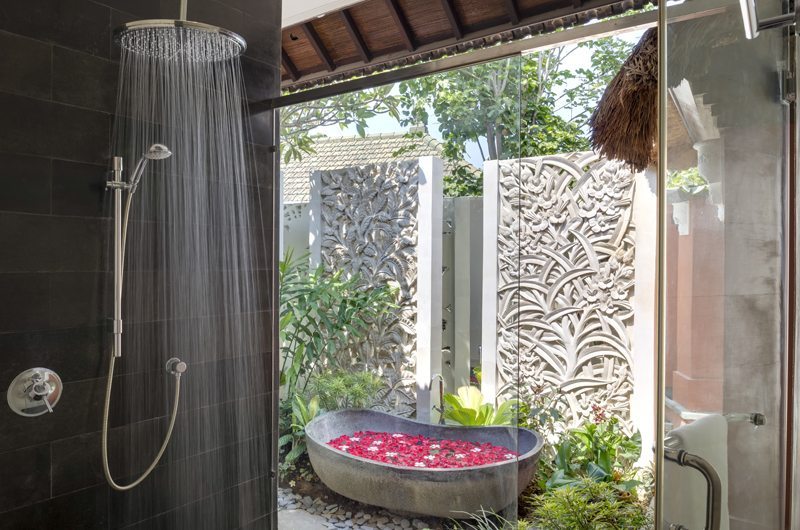 Uma Wana Prasta Semi Open Bathroom with Bathtub, Canggu | 7 Bedroom Villas Bali