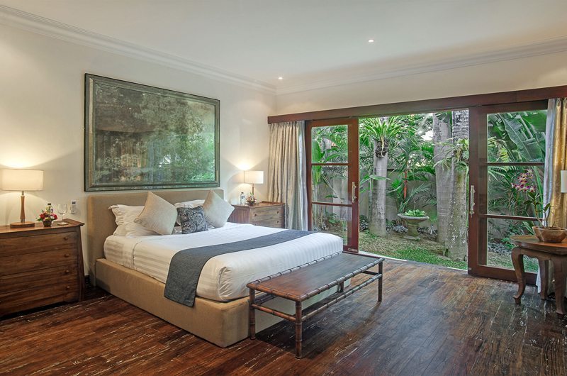 Villa Avalon Bali Bedroom with Wooden Floor, Canggu | 7 Bedroom Villas Bali