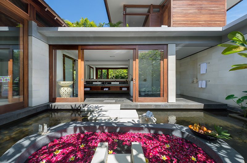 Bendega Villas Outdoor Bathtub with Rose Petals, Canggu | 7 Bedroom Villas Bali