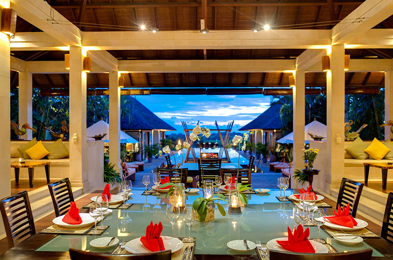 Villa Mandalay Dining at Night, Seseh | 7 Bedroom Villas Bali