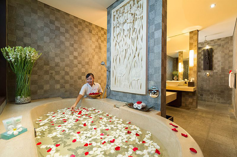 Villa Mandalay Romantic Bathtub Set Up, Seseh | 7 Bedroom Villas Bali