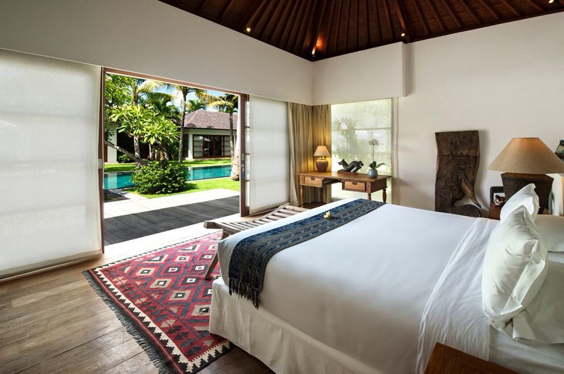 Villa Tiga Puluh King Size Bed with Pool View, Seminyak | 7 Bedroom Villas Bali