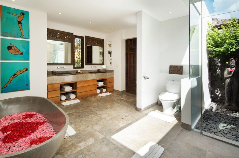Villa Tiga Puluh Romantic Bathtub Set Up, Seminyak | 7 Bedroom Villas Bali
