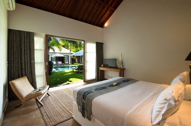 Villa Tiga Puluh Bedroom with TV, Seminyak | 7 Bedroom Villas Bali