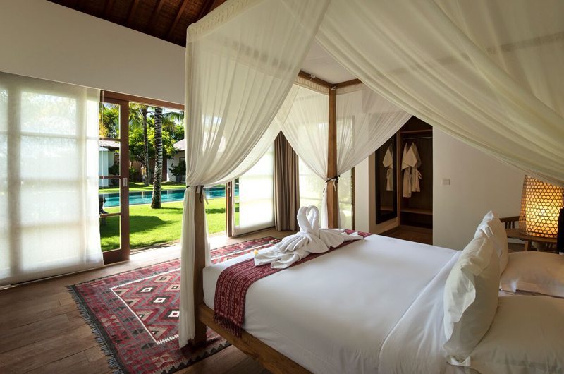 Villa Tiga Puluh Spacious Bedroom with Pool View, Seminyak | 7 Bedroom Villas Bali