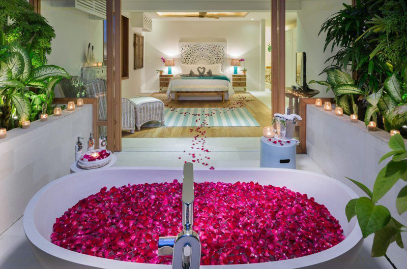 Villa Zambala Bedroom and Romantic Bathtub Set Up, Canggu | 7 Bedroom Villas Bali